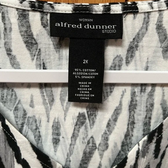 Alfred Dunner Black and White Zebra Print Blouse, EUC, Size 2X - Picture 4 of 4
